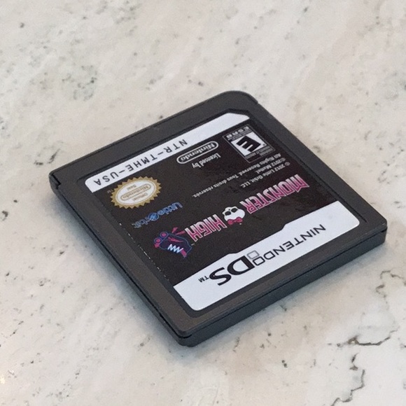 Monster High Skultimate Roller Maze Nintendo DS Game Complete In Box CIB Skating - Picture 6 of 12